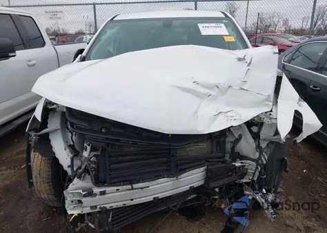 2018 Chevrolet Traverse Ls z USA, uszkodzony, nr VIN 1GNERFKW2JJ156611
